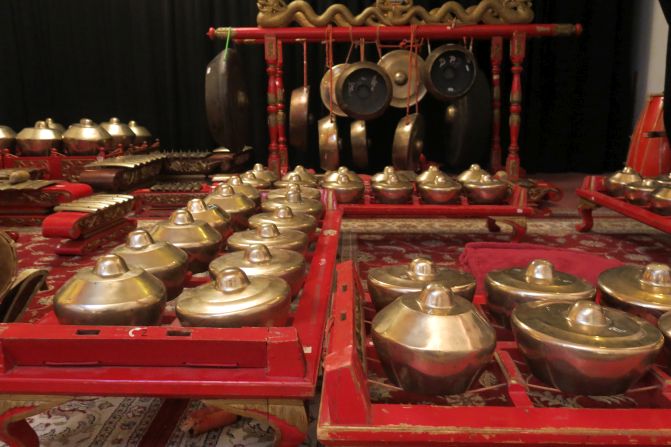 2102 220226 TheateramFaden01